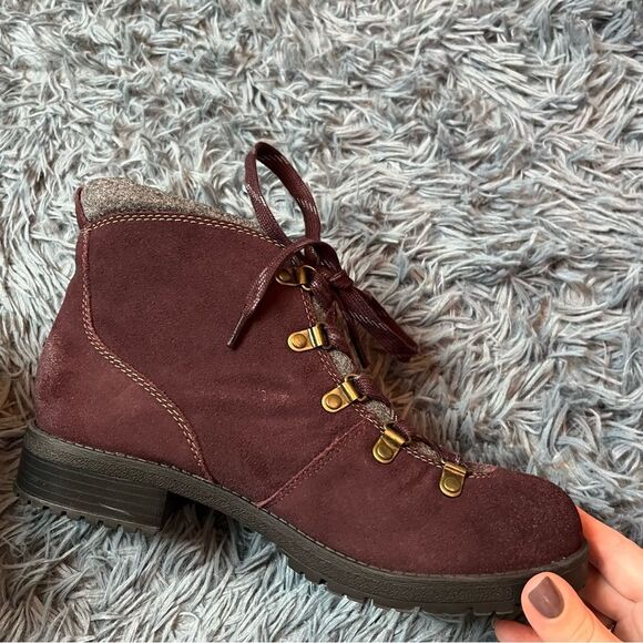Clarks Faralyn Alpha Aubergine Gorpcore Hiking Boots Water Resistant Size 8.5 - Picture 2 of 5